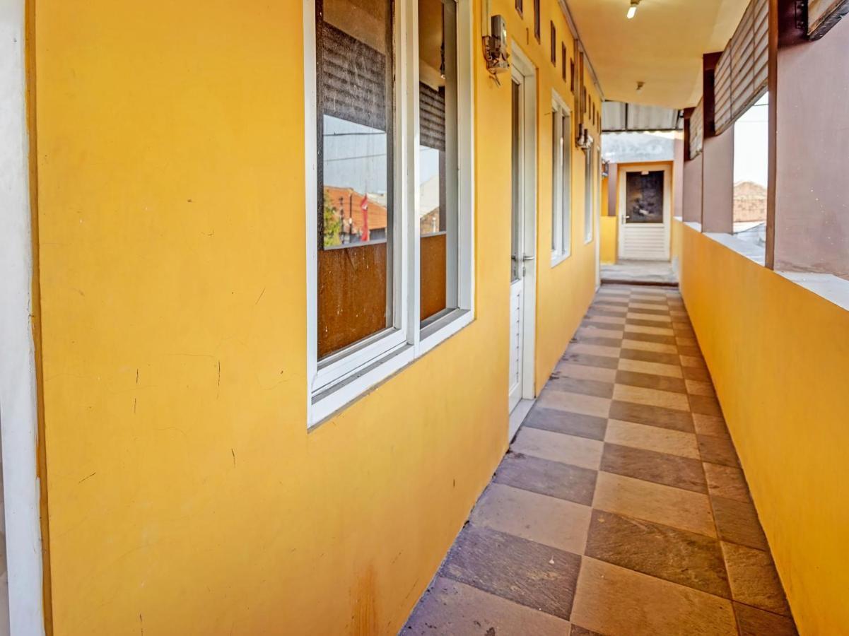 Spot On 91595 Sruni Syariah Hotel Gedangan Luaran gambar