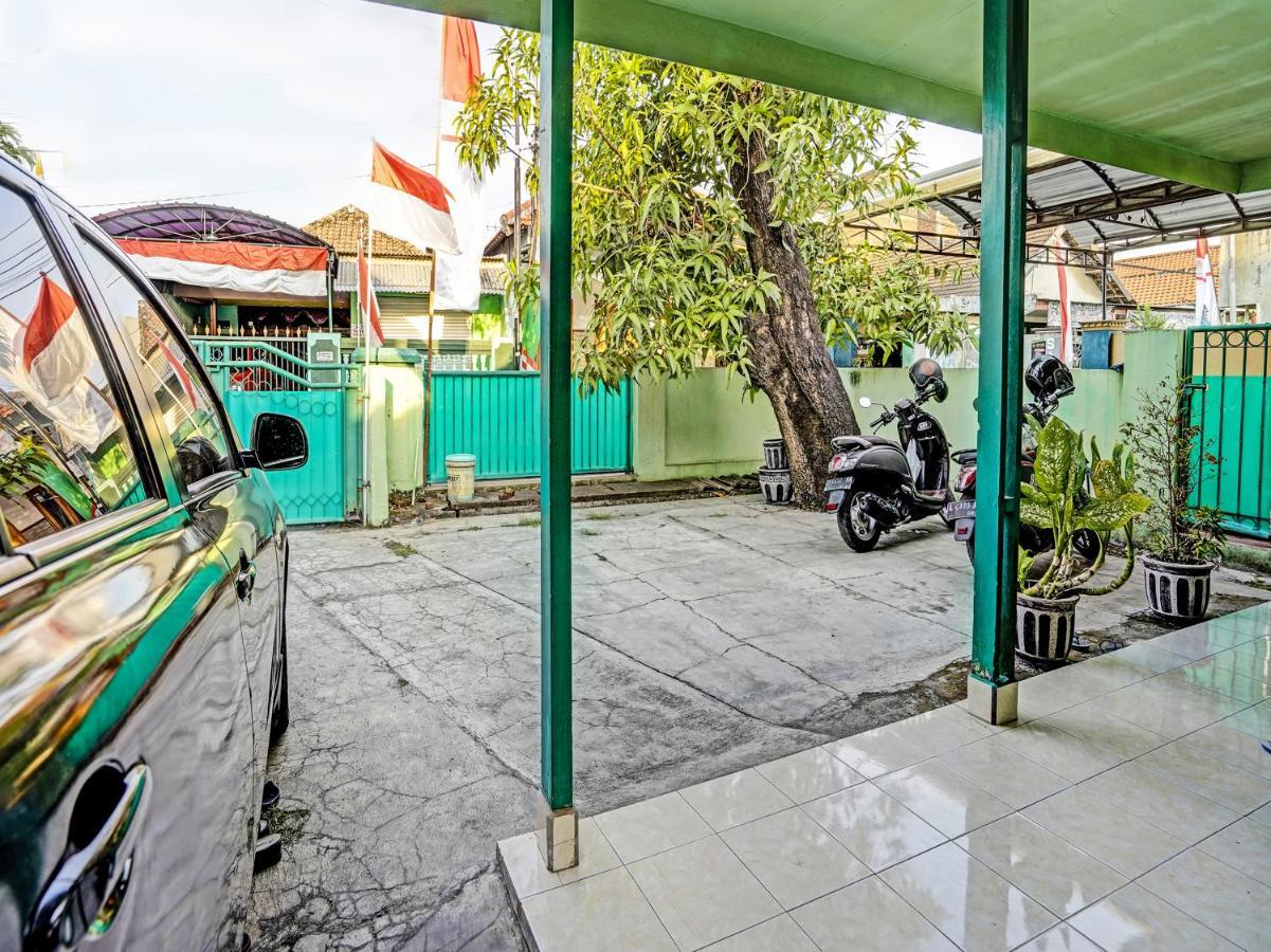 Spot On 91595 Sruni Syariah Hotel Gedangan Luaran gambar