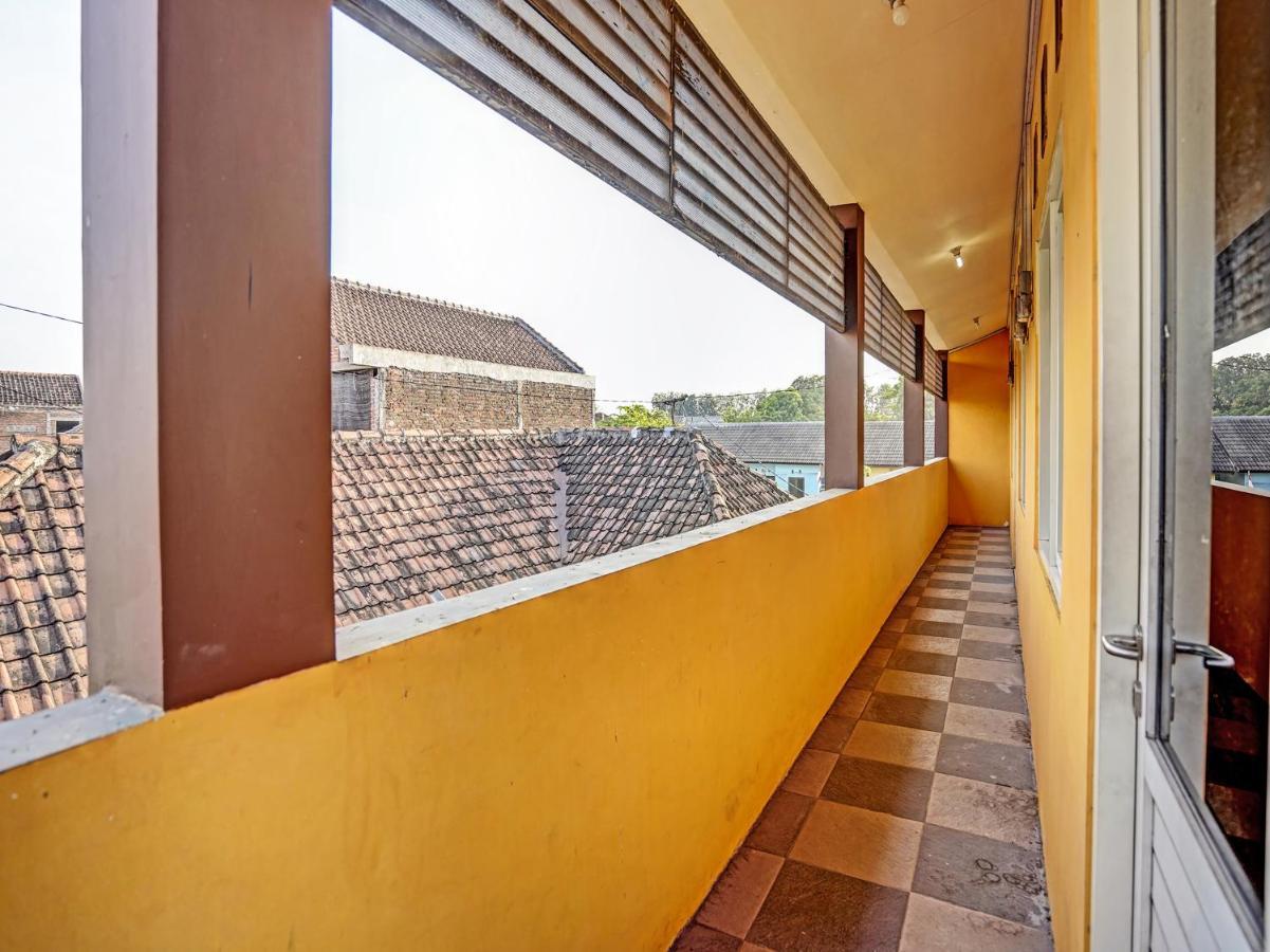 Spot On 91595 Sruni Syariah Hotel Gedangan Luaran gambar