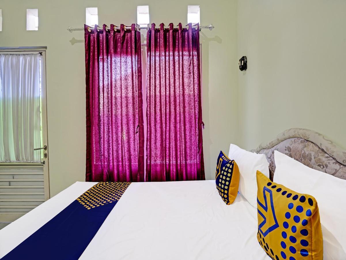 Spot On 91595 Sruni Syariah Hotel Gedangan Luaran gambar