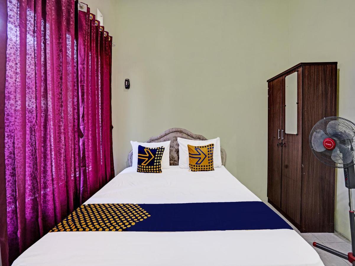 Spot On 91595 Sruni Syariah Hotel Gedangan Luaran gambar