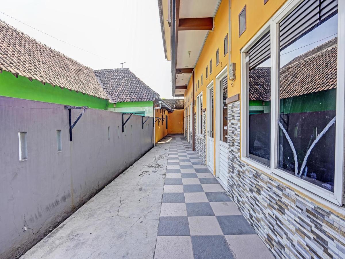Spot On 91595 Sruni Syariah Hotel Gedangan Luaran gambar
