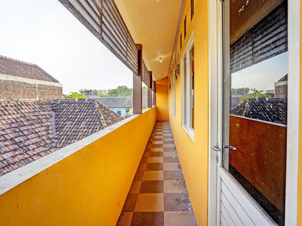 Spot On 91595 Sruni Syariah Hotel Gedangan Luaran gambar