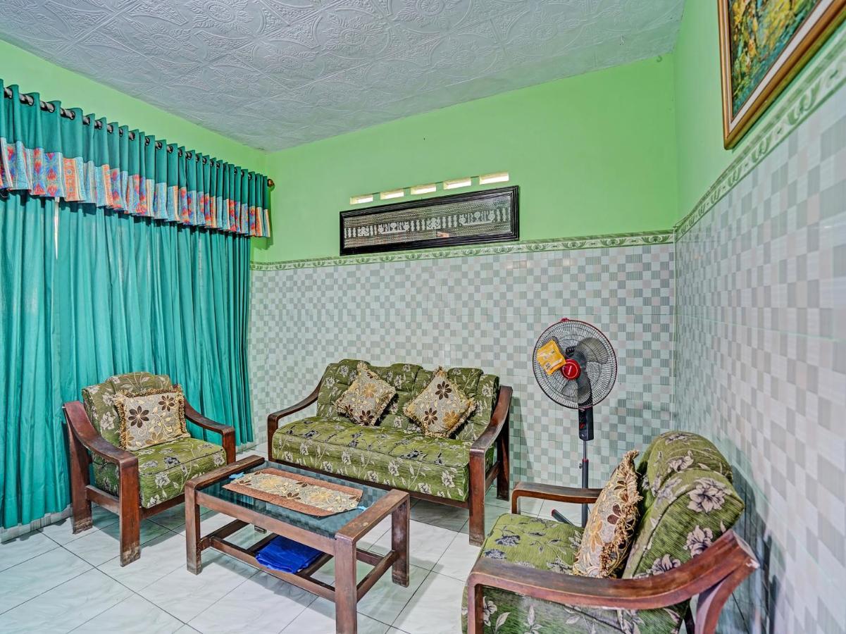 Spot On 91595 Sruni Syariah Hotel Gedangan Luaran gambar