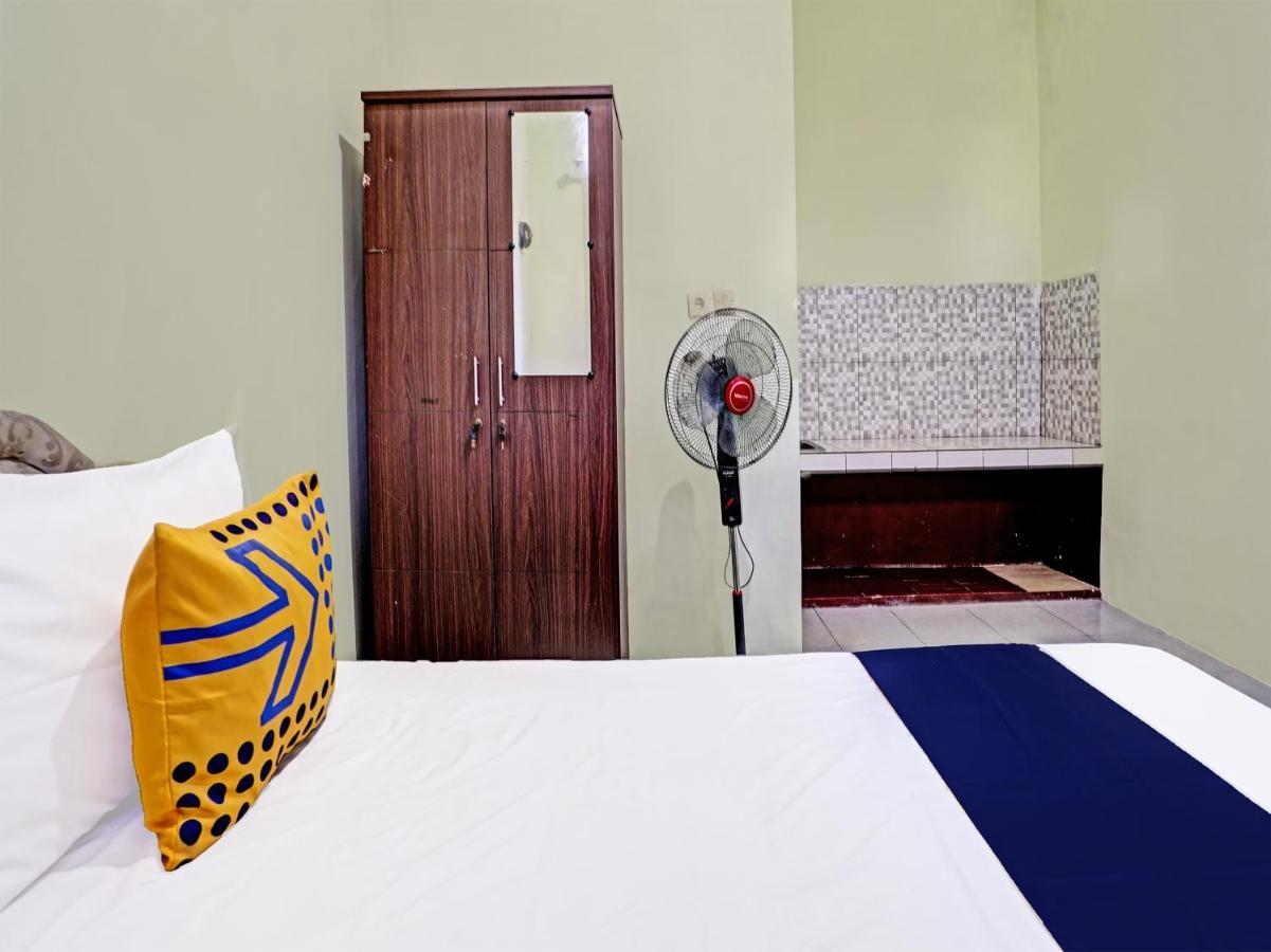 Spot On 91595 Sruni Syariah Hotel Gedangan Luaran gambar