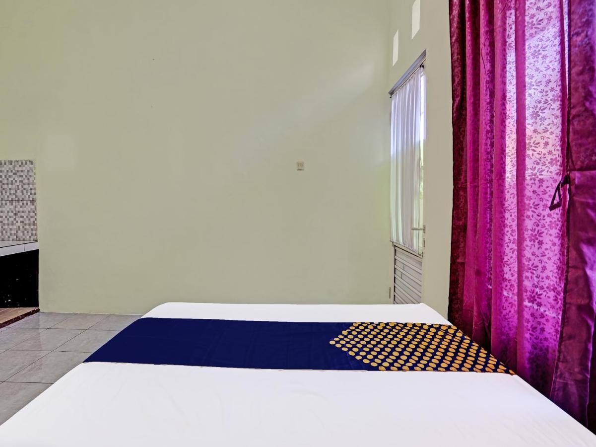 Spot On 91595 Sruni Syariah Hotel Gedangan Luaran gambar