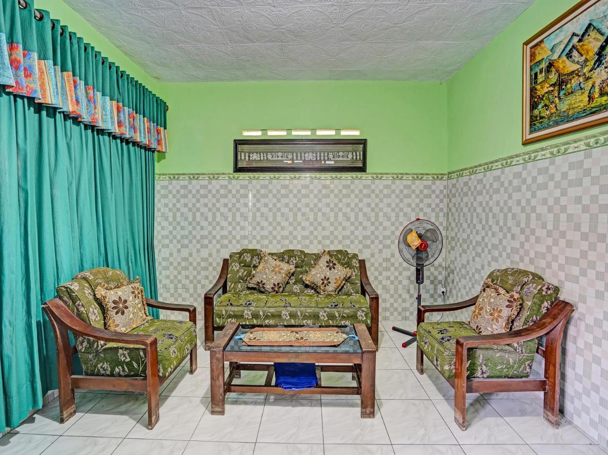 Spot On 91595 Sruni Syariah Hotel Gedangan Luaran gambar