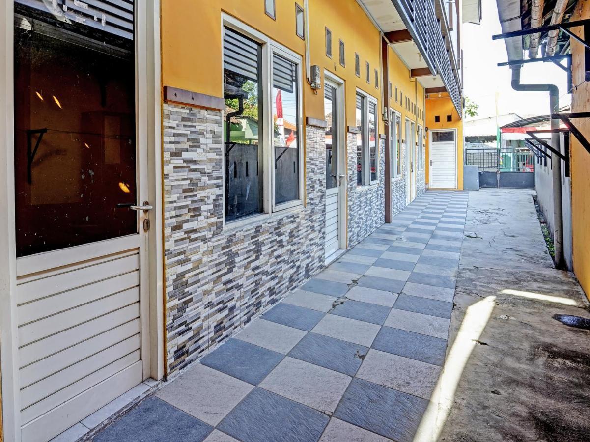 Spot On 91595 Sruni Syariah Hotel Gedangan Luaran gambar